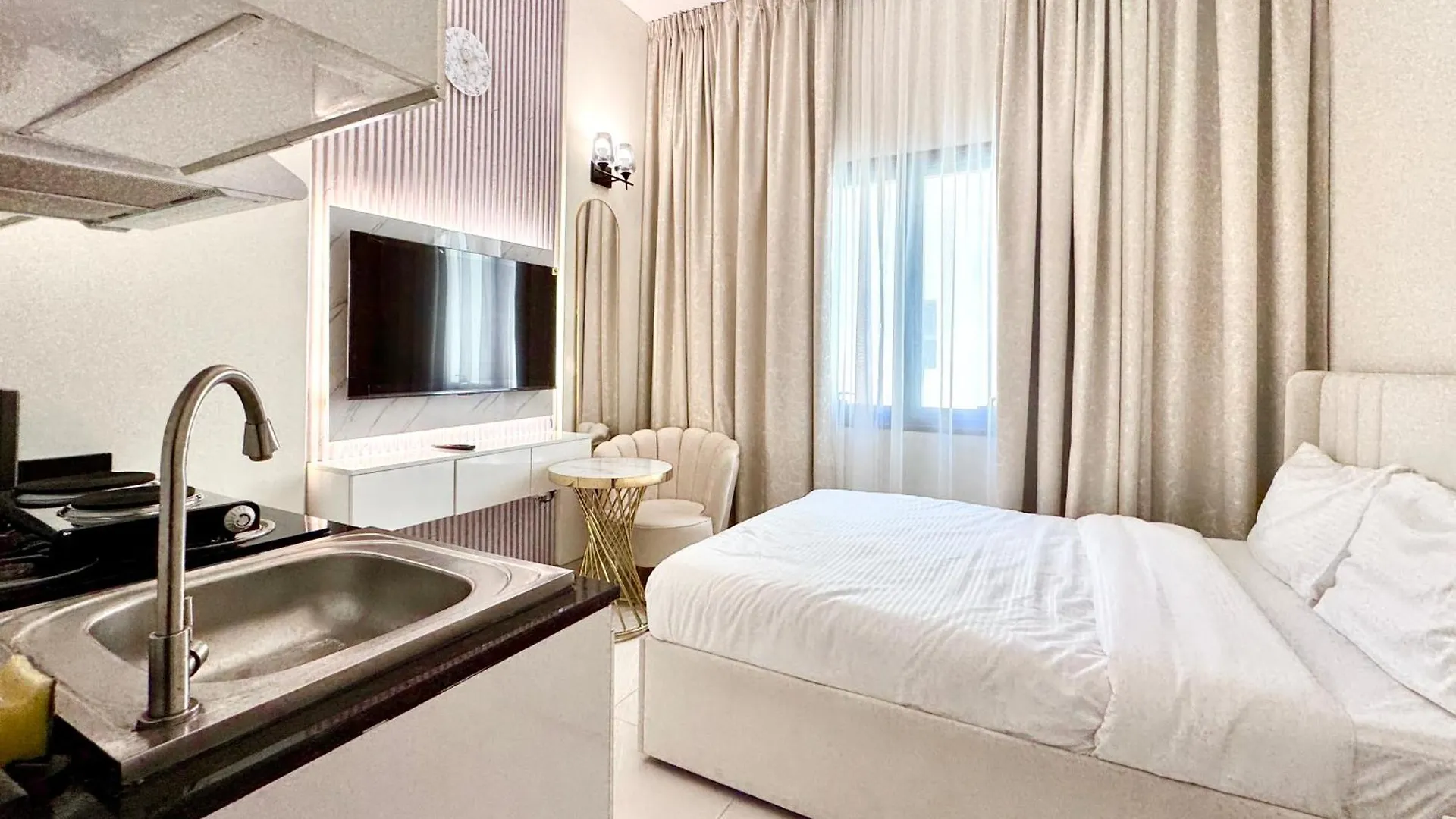 Al Manara Premium Deluxe Studio Dubai 0*,