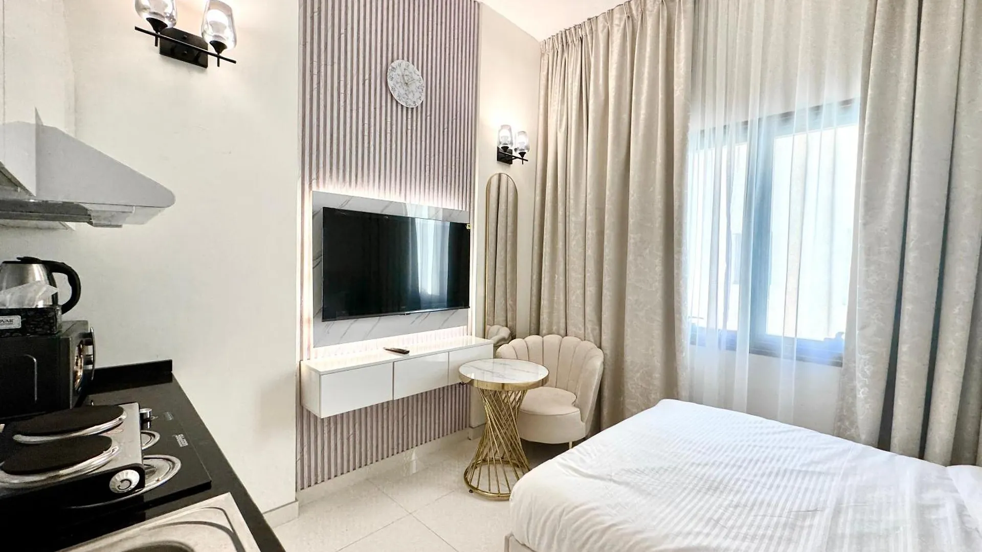 Al Manara Premium Deluxe Studio Dubai 0*,  United Arab Emirates